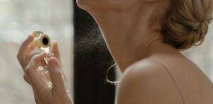 Les Meilleurs Parfums Classiques Que Chaque Femme Devrait Posséder