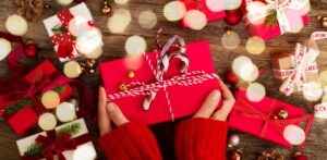 Dévoilez la saison des fêtes avec les cadeaux de Noël les plus tendance de 2023