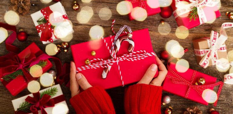 Dévoilez la saison des fêtes avec les cadeaux de Noël les plus tendance de 2023